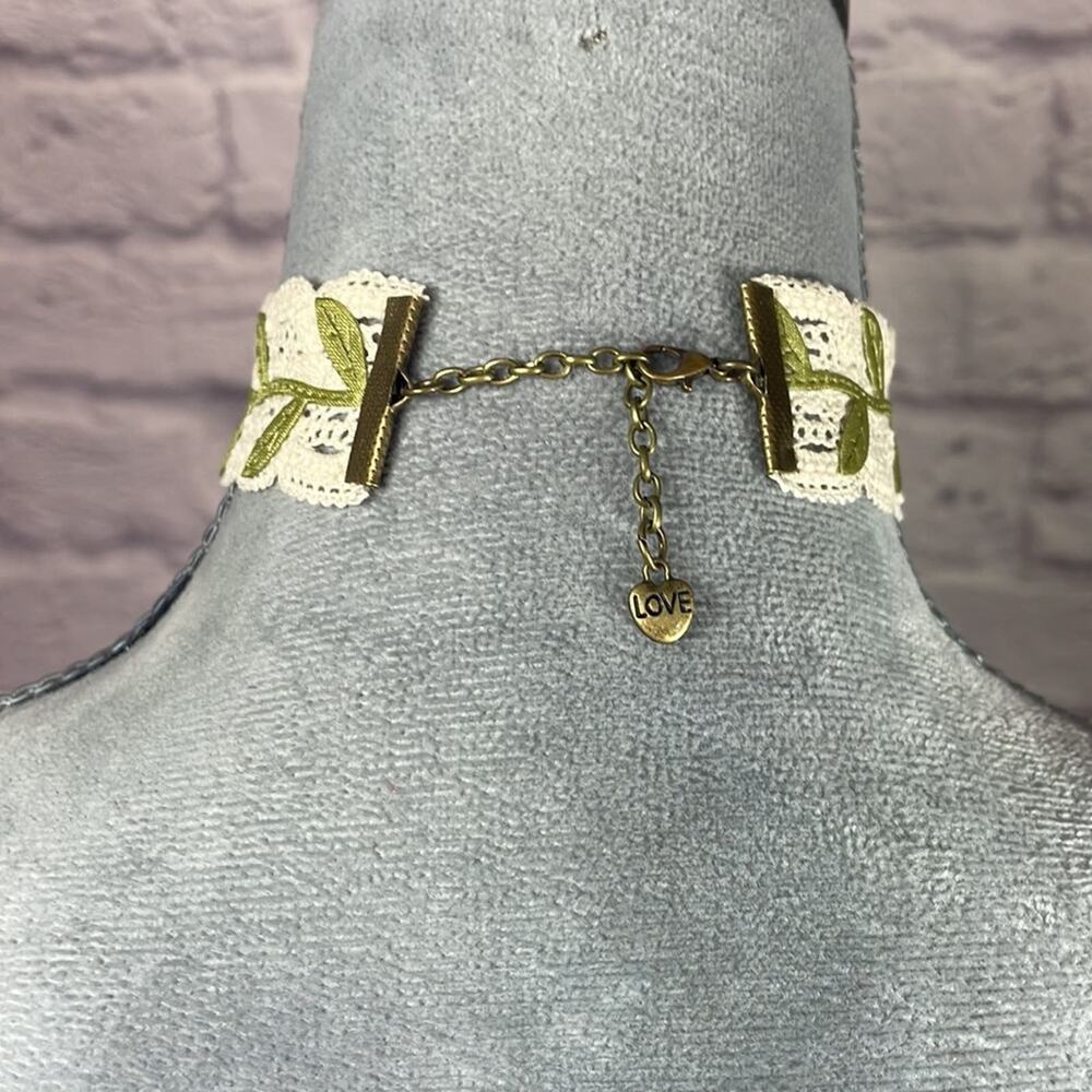 Handmade choker with vintage cameo pendant - Picture 3 of 8